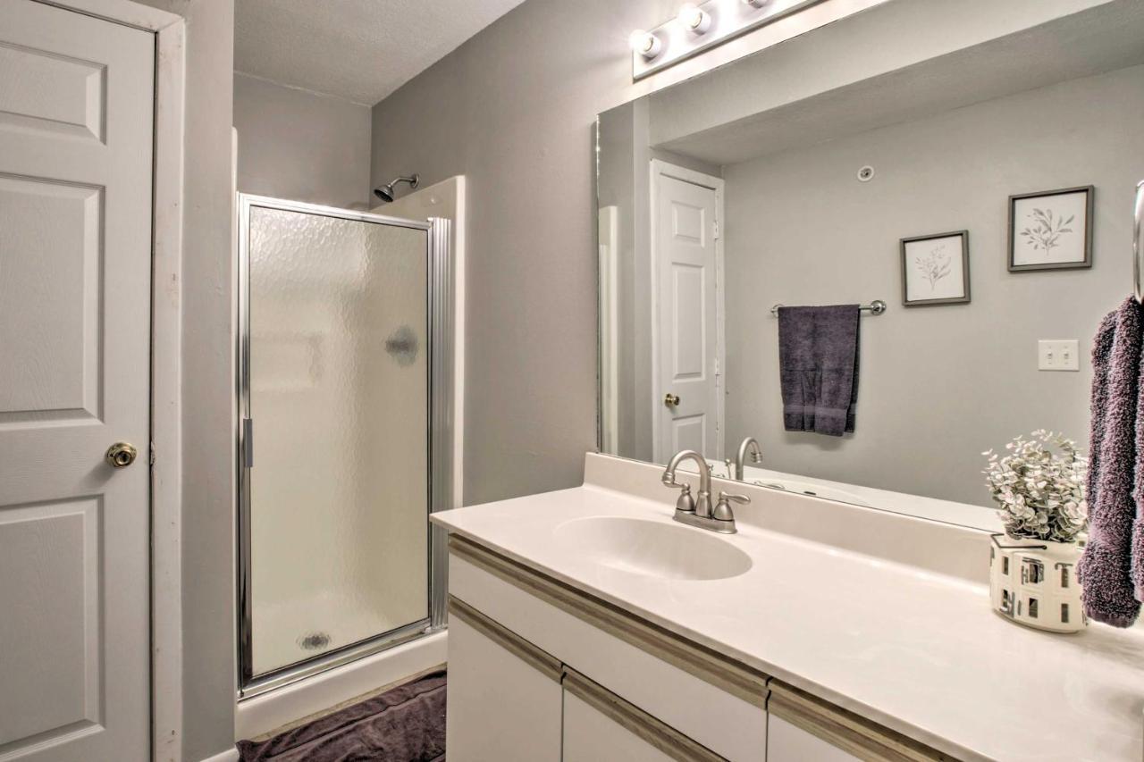 Retreat With Pool Access About 3 Mi To Dtwn Apartment *