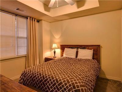 Pool Wi-fi Hot Tub Walk-in Silver Dollar 1504a Apartment