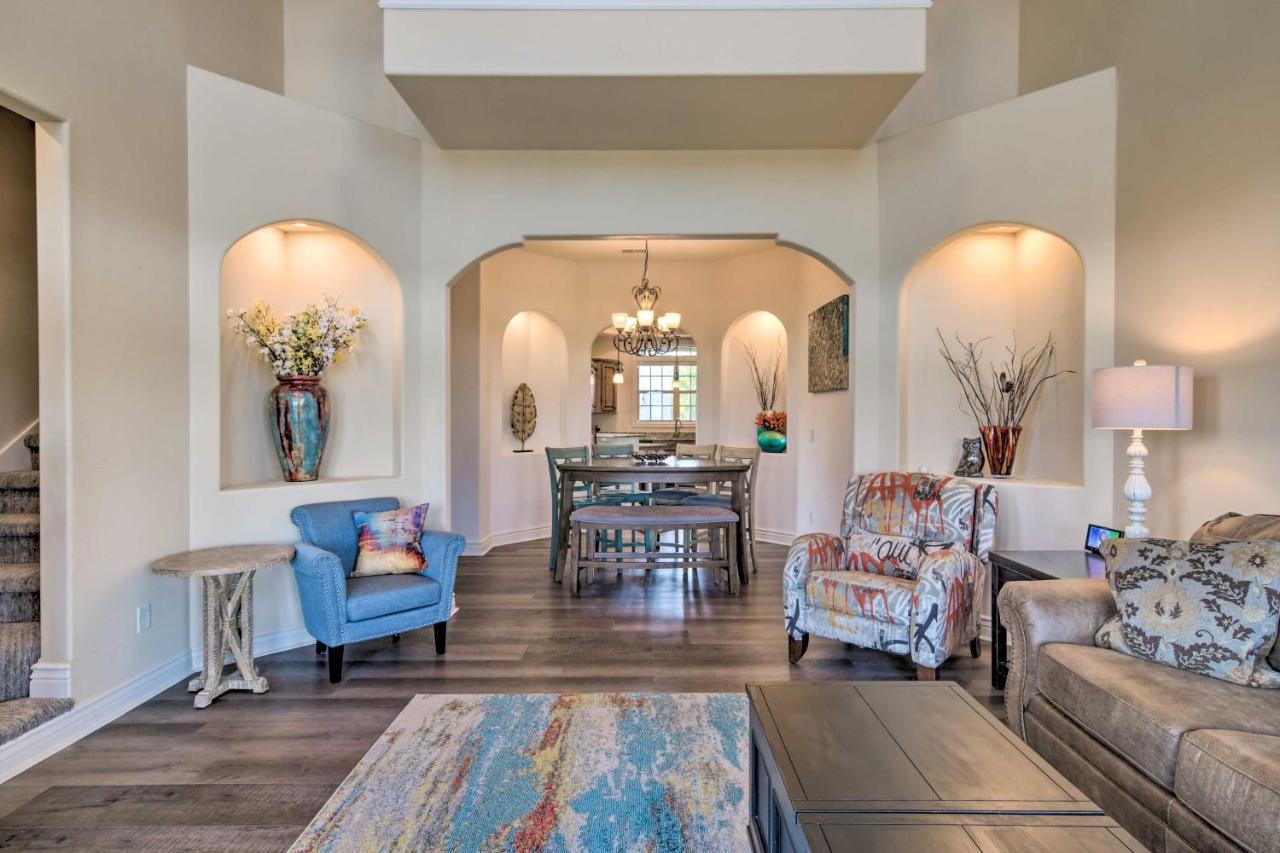 Luxe Retreat With Mtn Views And Pool Access! Apartment