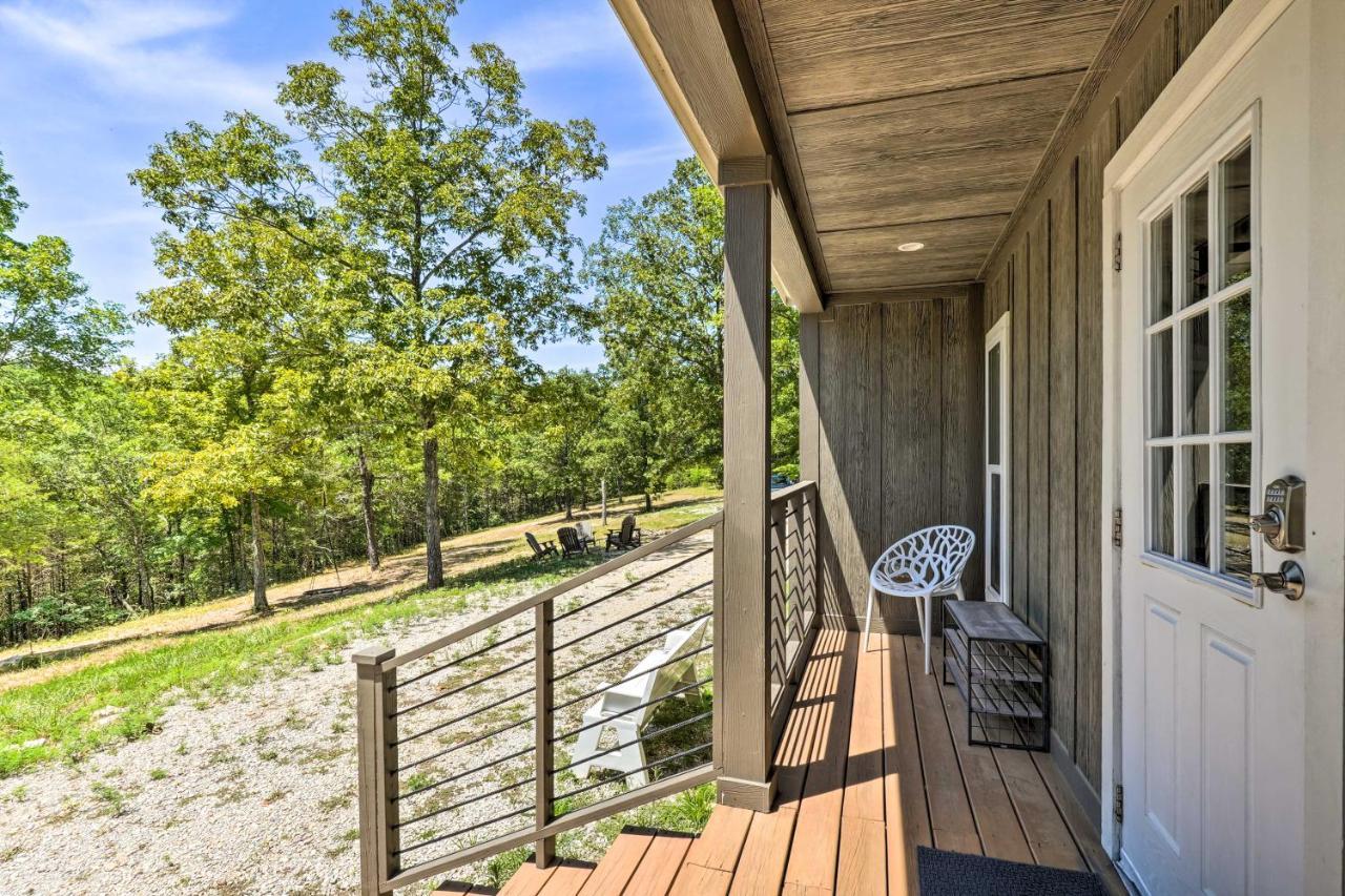 Tiny On 52 Acres With Private Lake! Holiday home