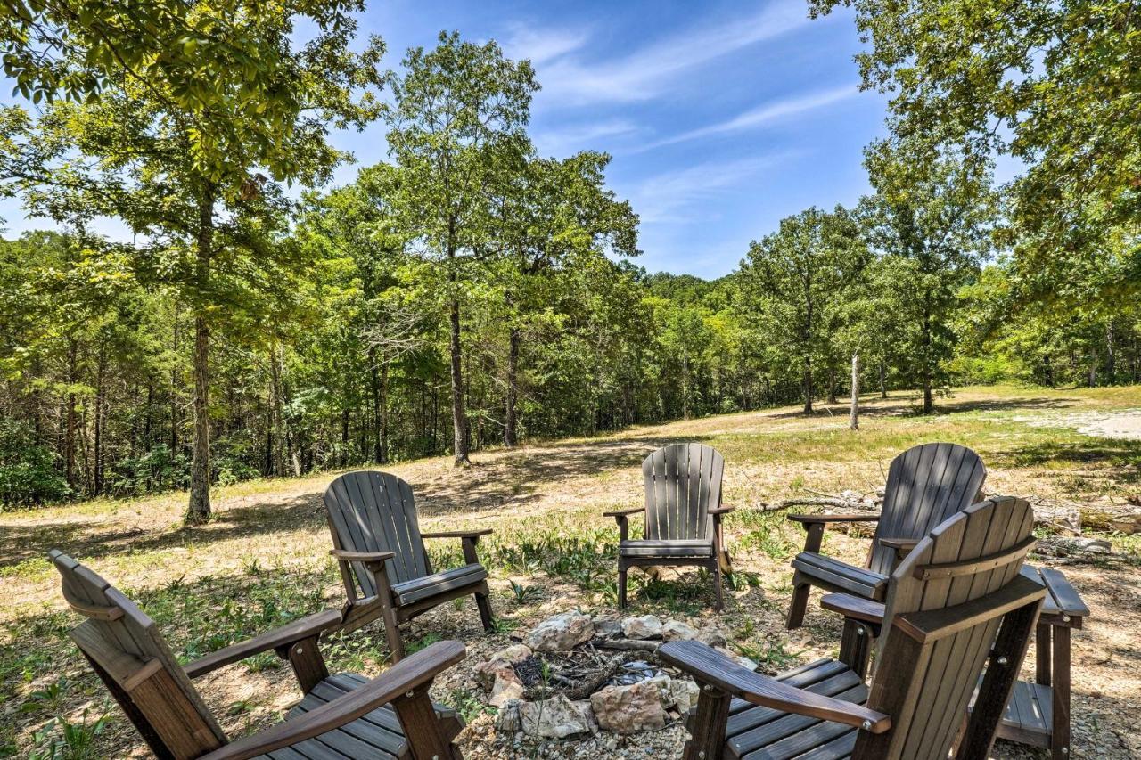 Holiday home Tiny On 52 Acres With Private Lake! *