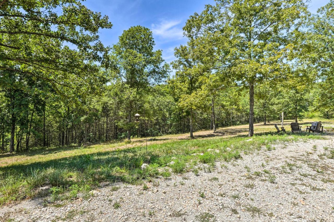 Tiny On 52 Acres With Private Lake! Branson