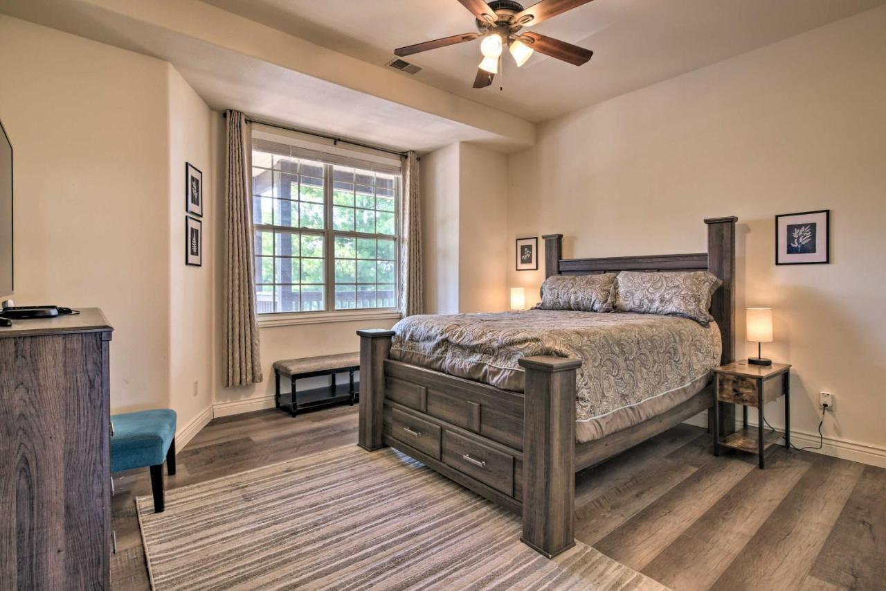 Luxe Retreat With Mtn Views And Pool Access! Branson