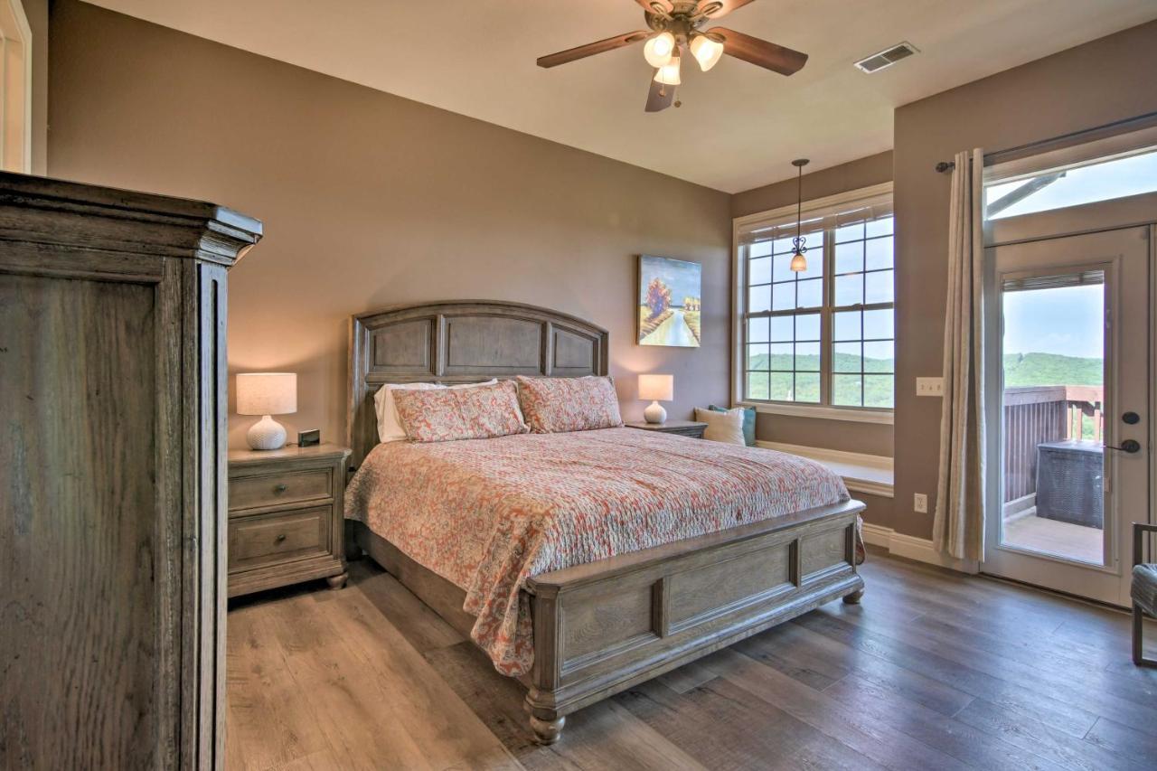 Luxe Retreat With Mtn Views And Pool Access! Branson
