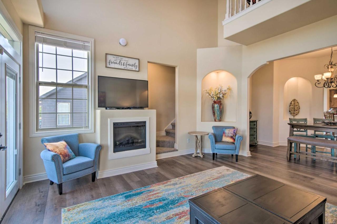 Luxe Retreat With Mtn Views And Pool Access! *