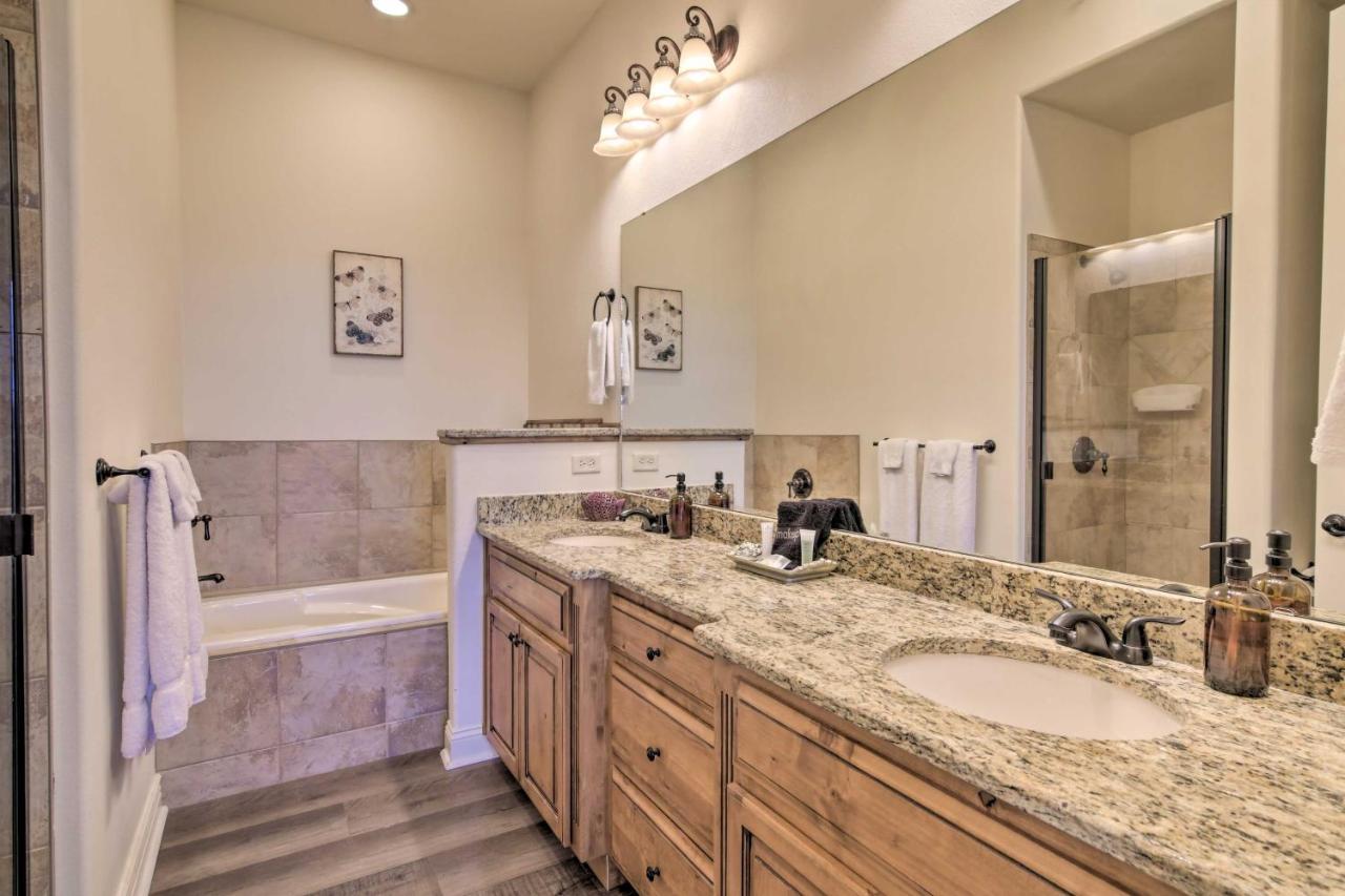 Luxe Retreat With Mtn Views And Pool Access! Branson