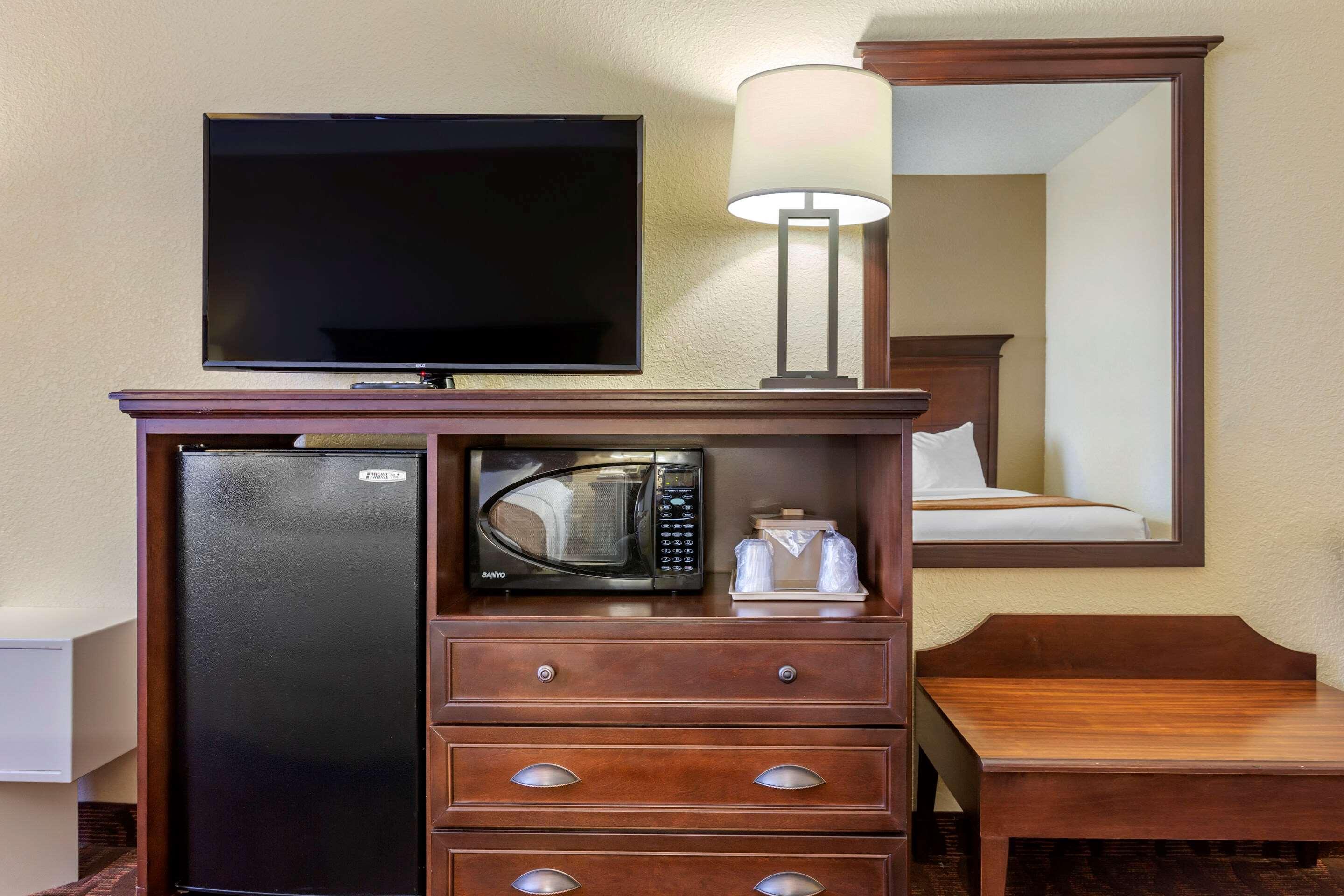 Comfort & Meadows Hotel 3*