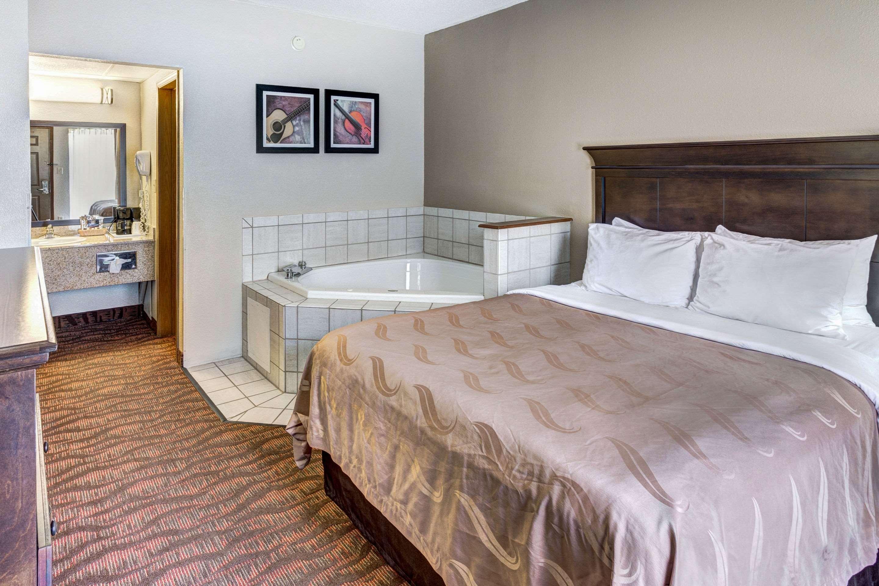 Quality West Inn 3*