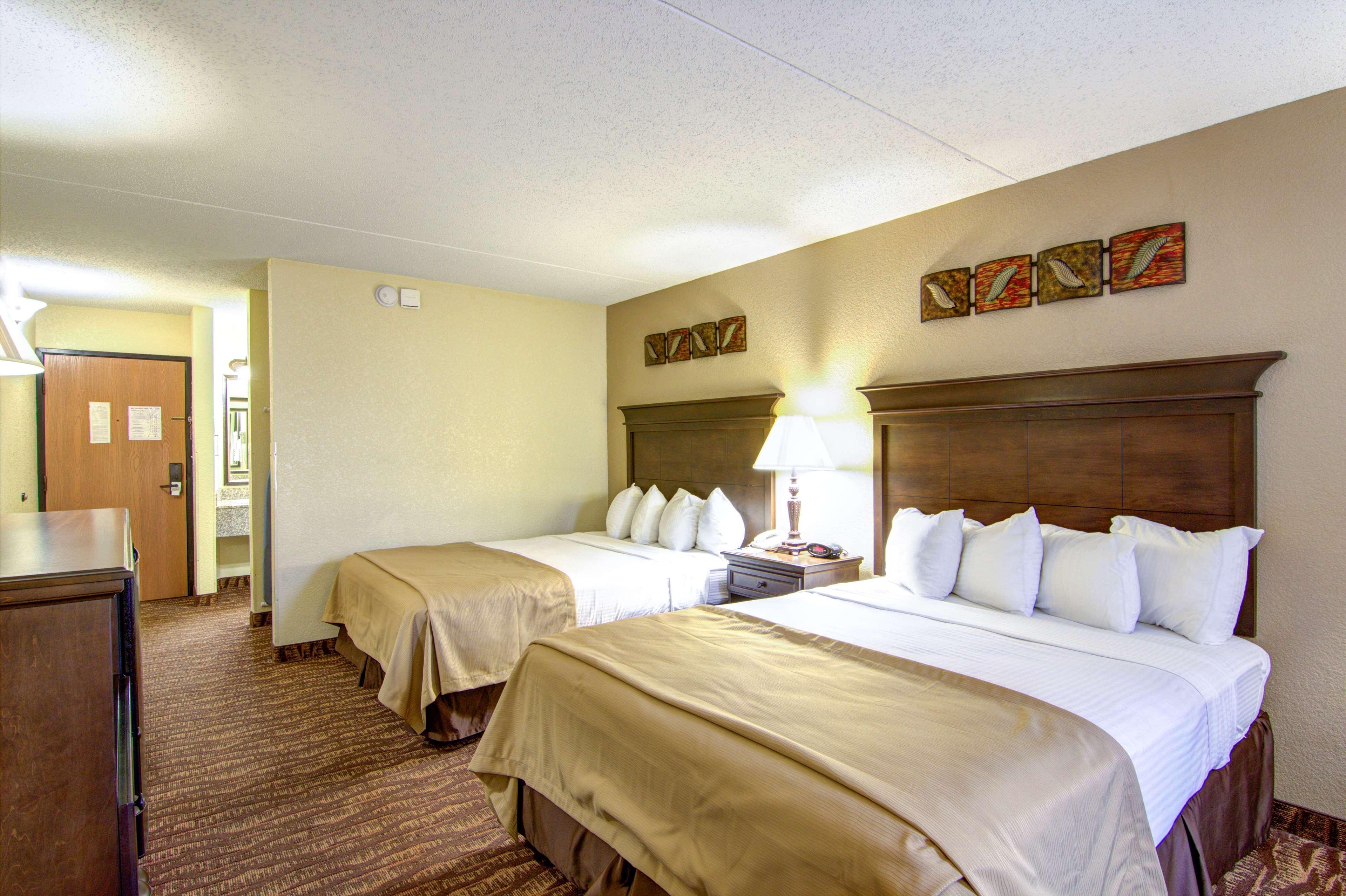 Western Center Pointe Hotel