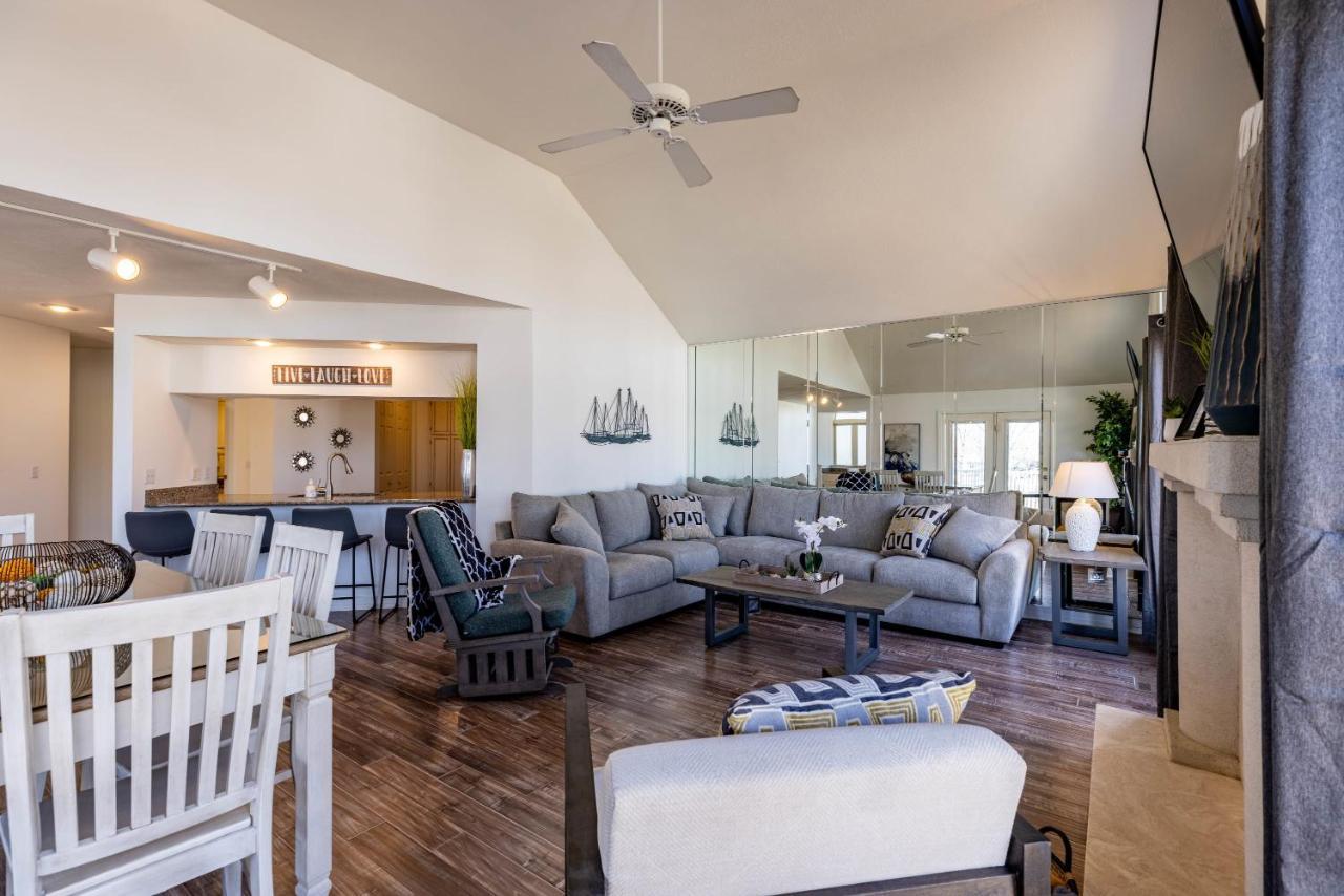 B 32-1 Spacious Close To Pool Villa Branson