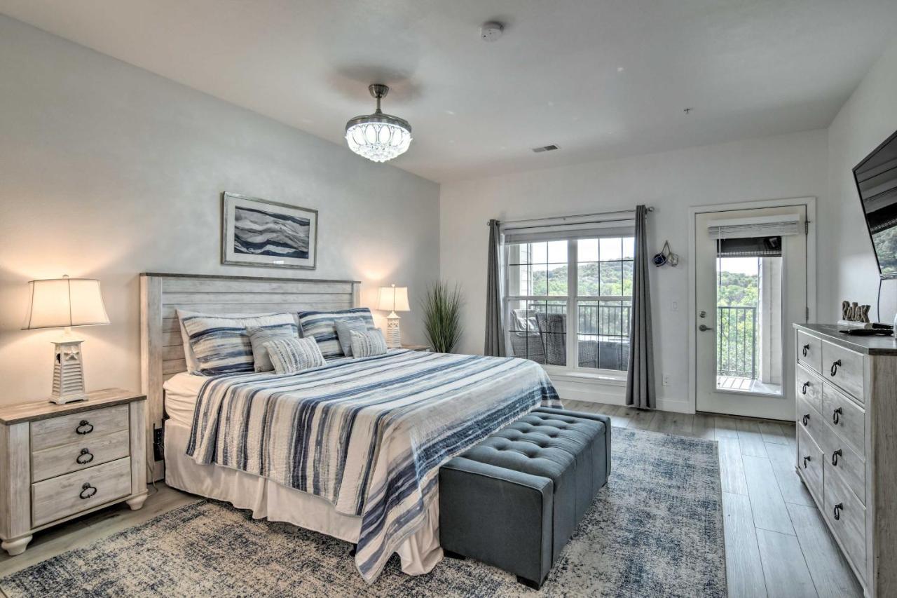 Resort-style With Views And Patio! Apartment Branson