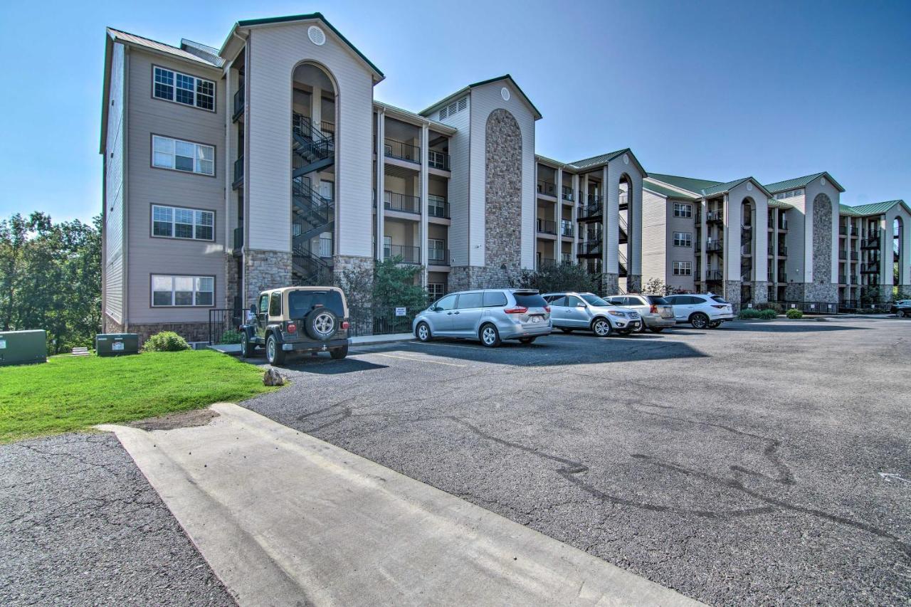 Apartment Resort-style With Views And Patio!