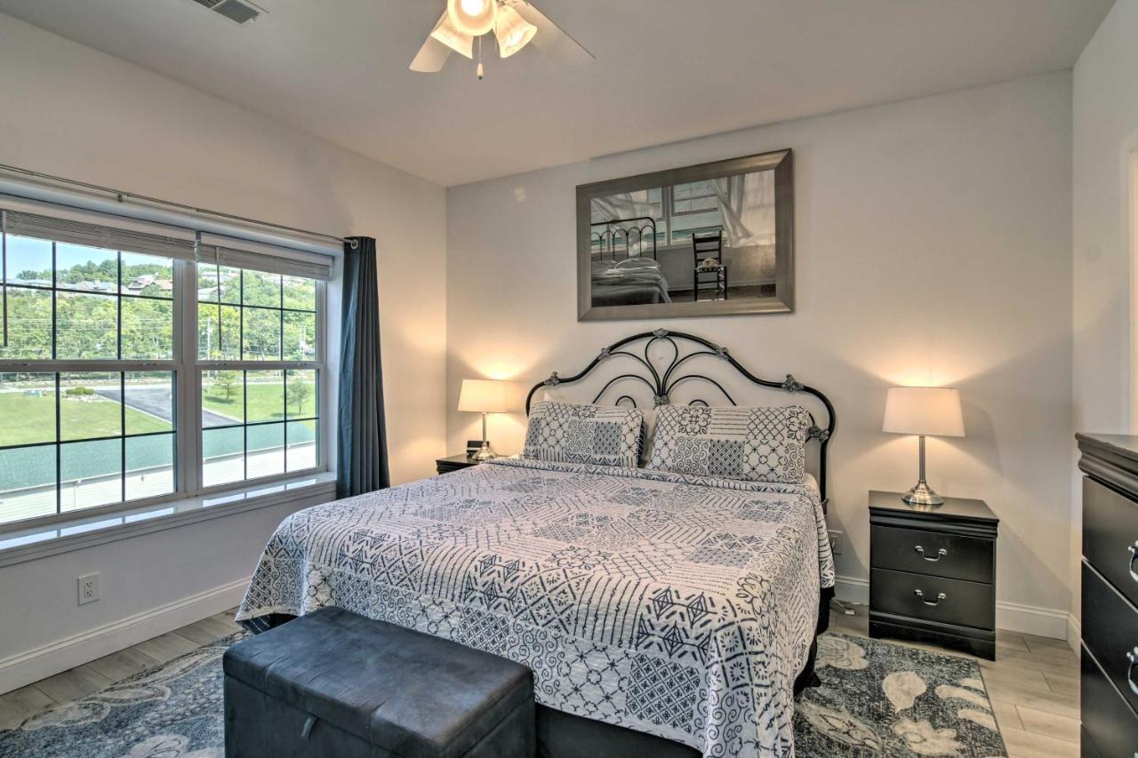 Apartment Resort-style With Views And Patio! *