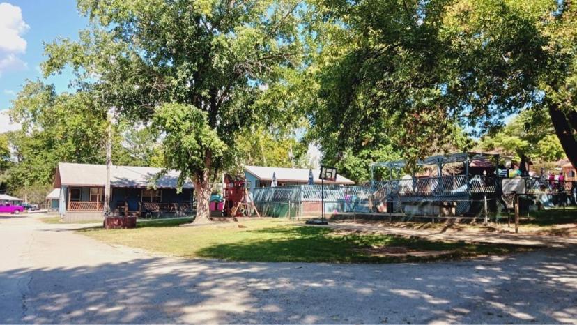 Blue Haven Lakefront 1 Bed Holiday home