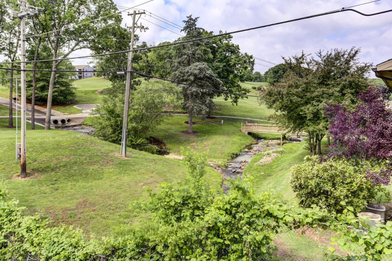 Apartment With Balcony, Near Silver Dollar City!