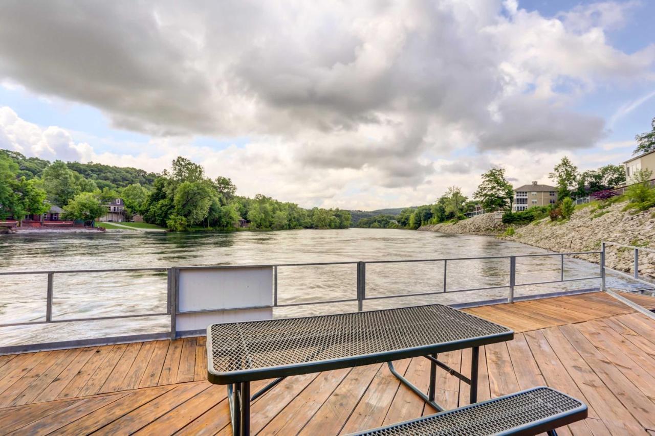 Apartment With Balcony, Near Silver Dollar City! *