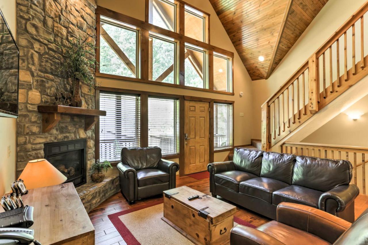 With Game Room, Near Silver Dollar * Branson