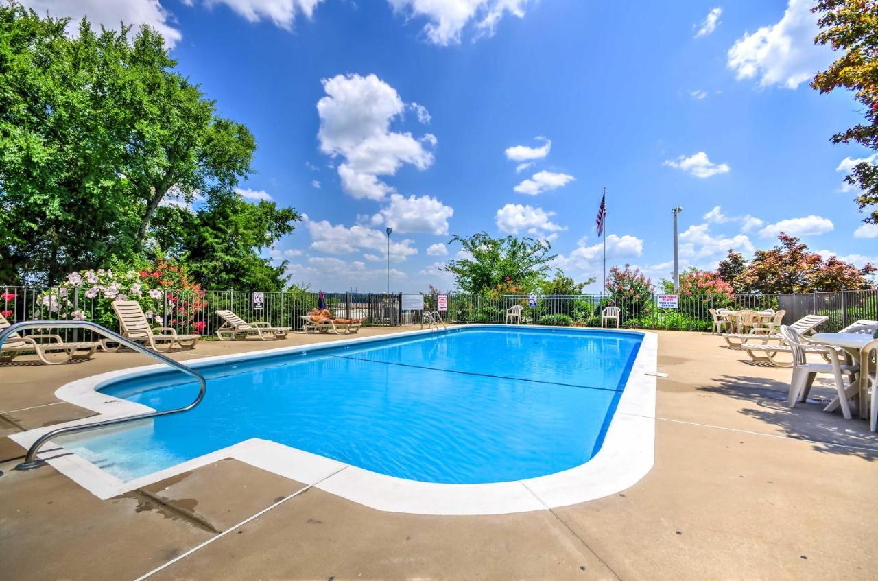 Gorgeous With Pool Near Strip! * Branson