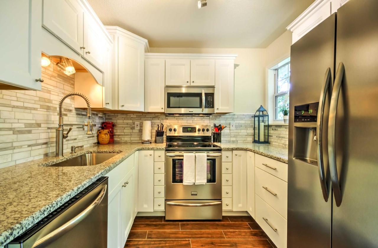 Apartment Gorgeous With Pool Near Strip!