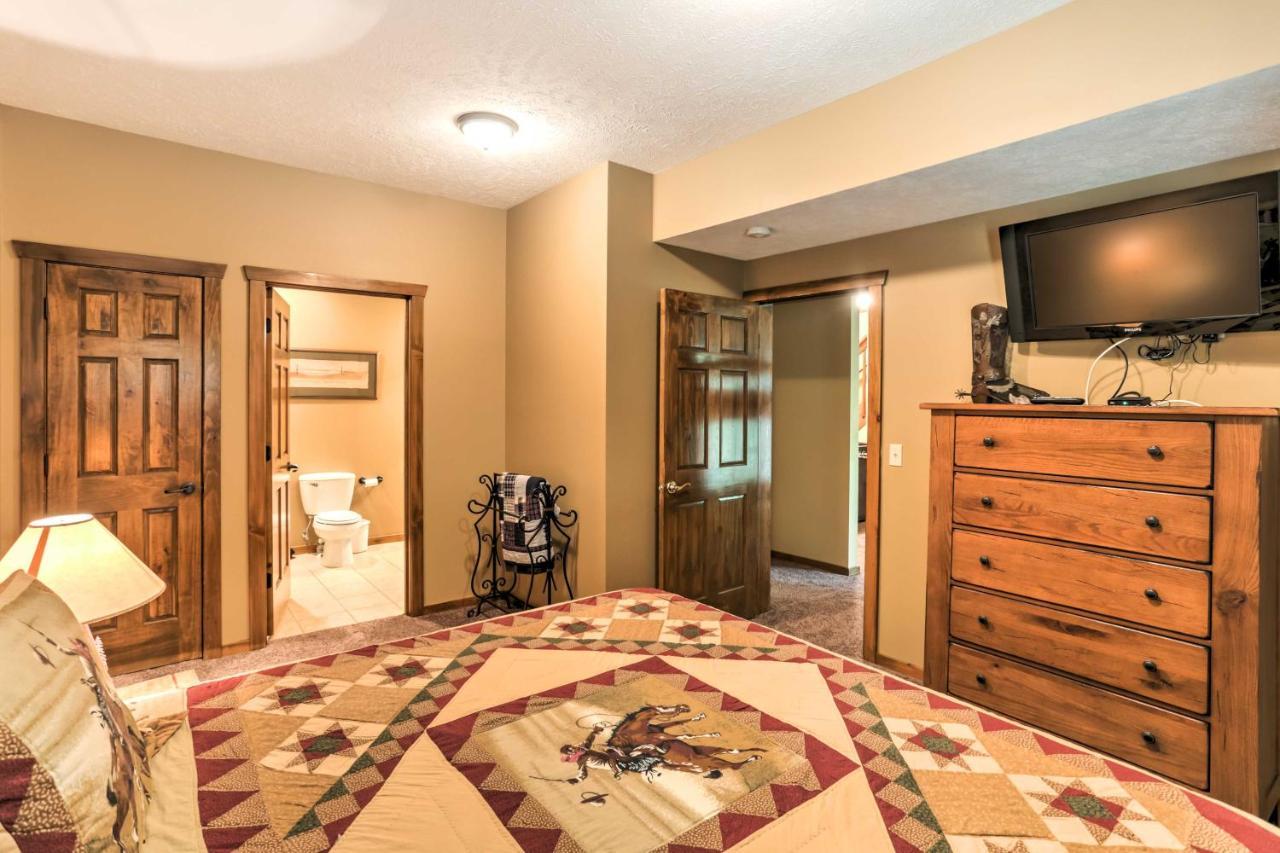 With Game Room, Near Silver Dollar Holiday home Branson