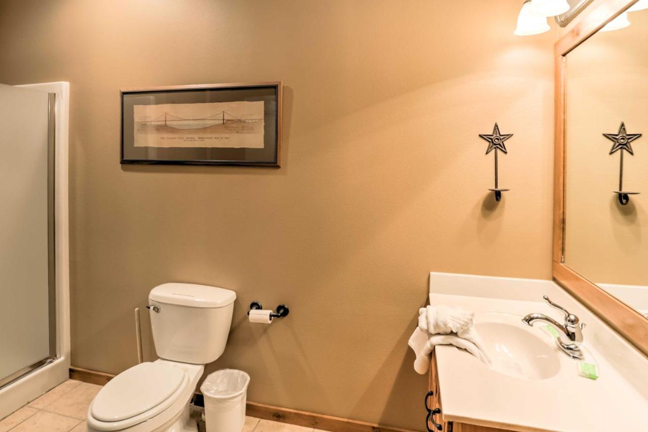 With Game Room, Near Silver Dollar Holiday home