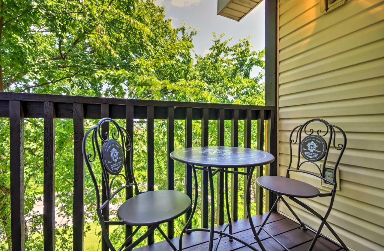 Gorgeous With Pool Near Strip! Apartment Branson