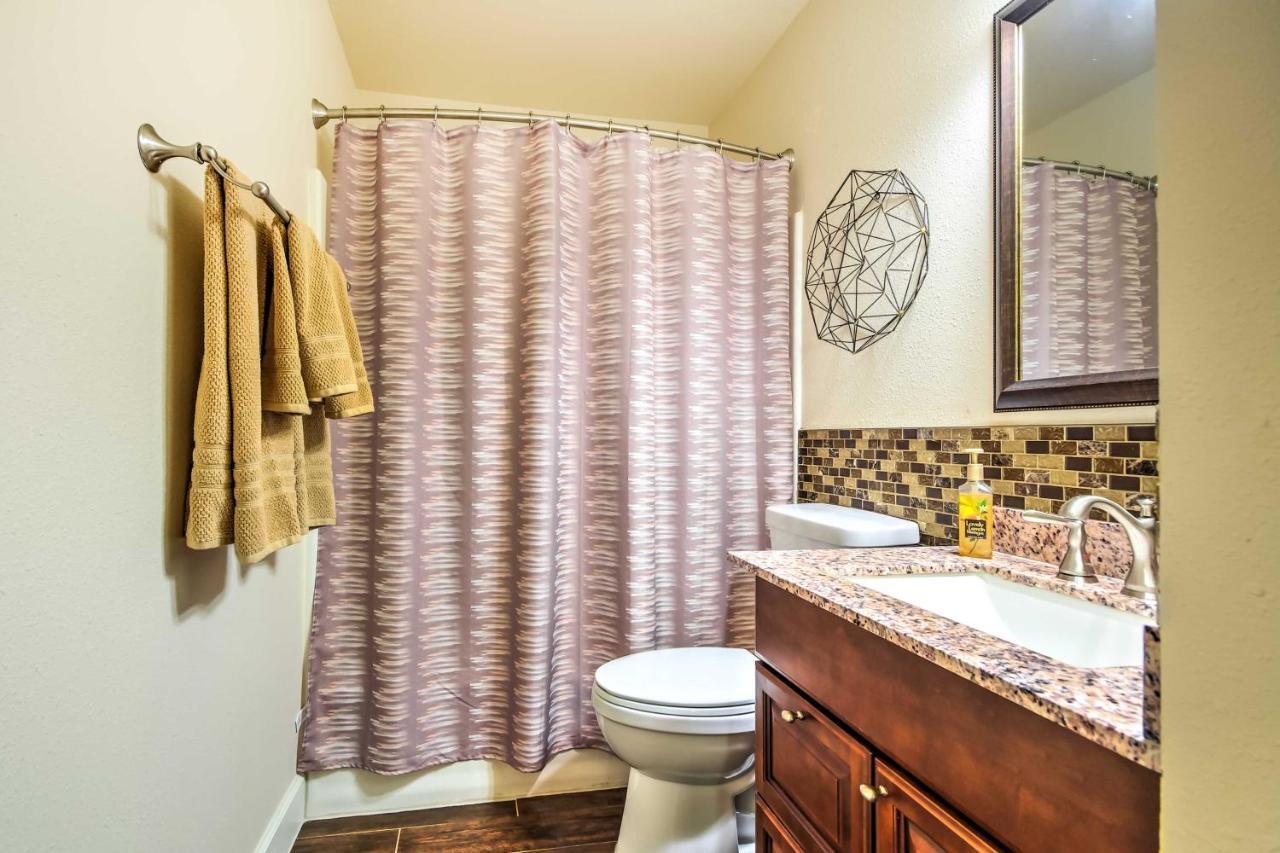 Gorgeous With Pool Near Strip! Branson