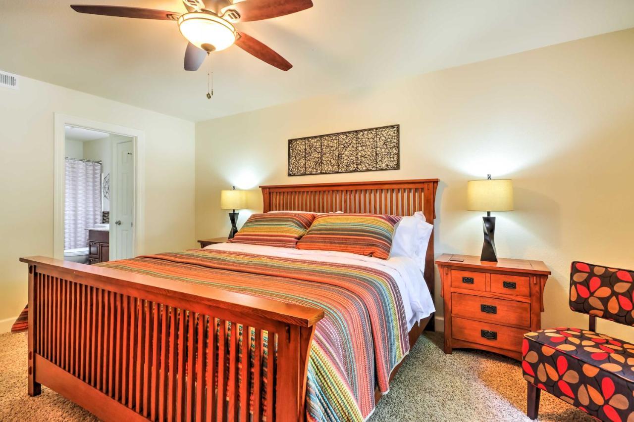Gorgeous With Pool Near Strip! Apartment *