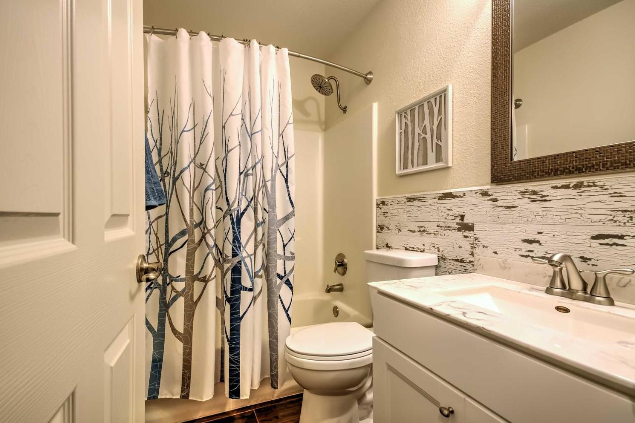 Gorgeous With Pool Near Strip! Apartment Branson