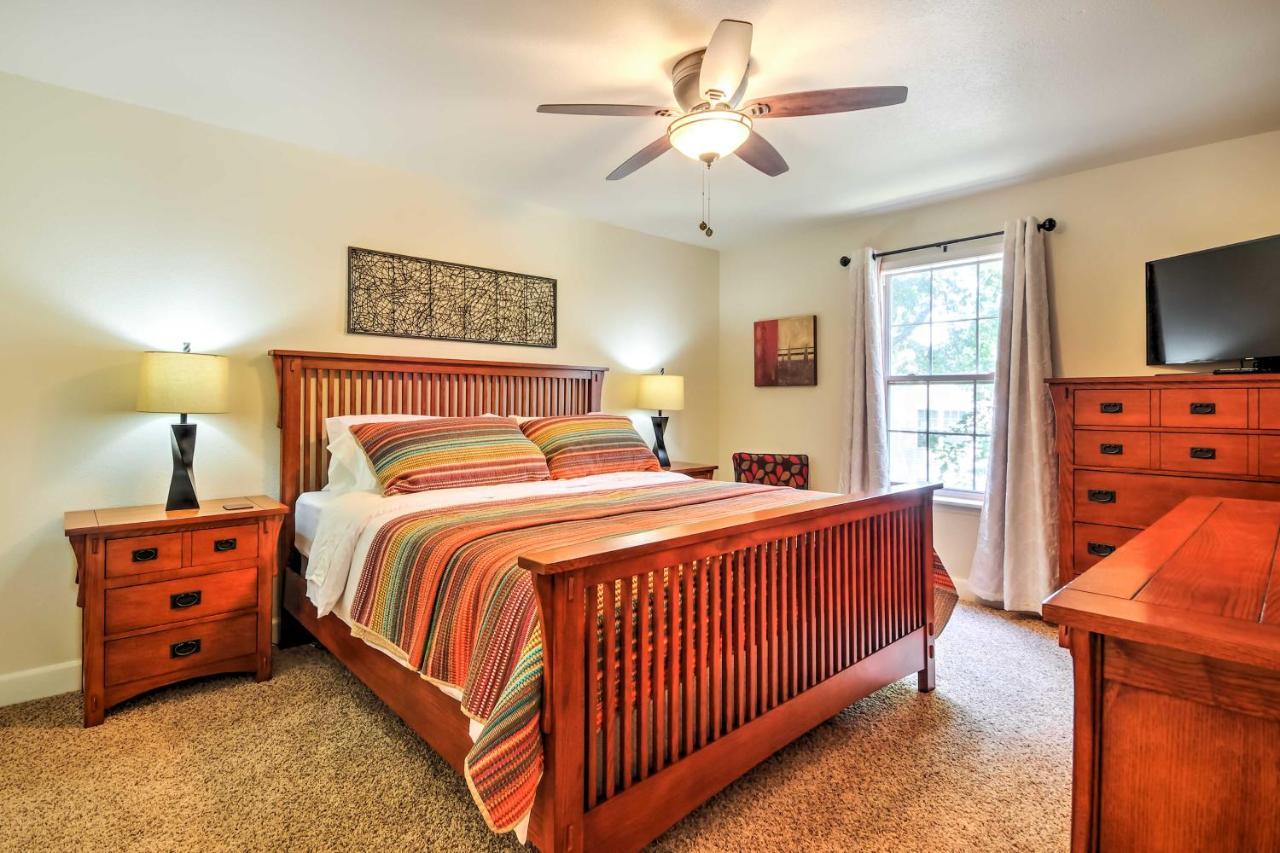 Gorgeous With Pool Near Strip! Apartment