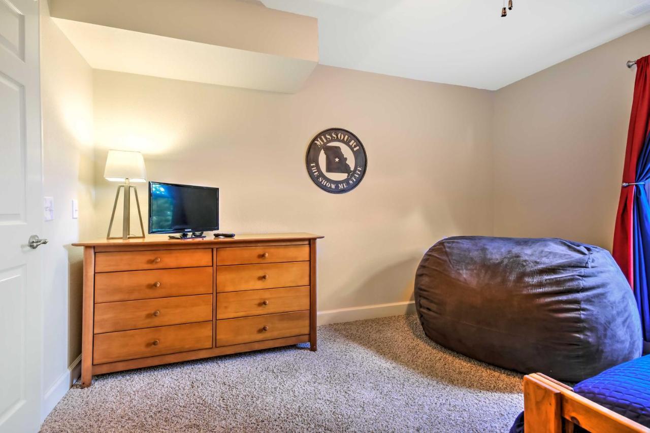 Gorgeous With Pool Near Strip! Apartment