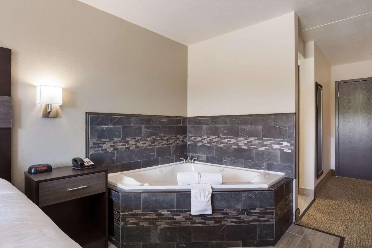 Rodeway Branson, Brick House Inn Branson