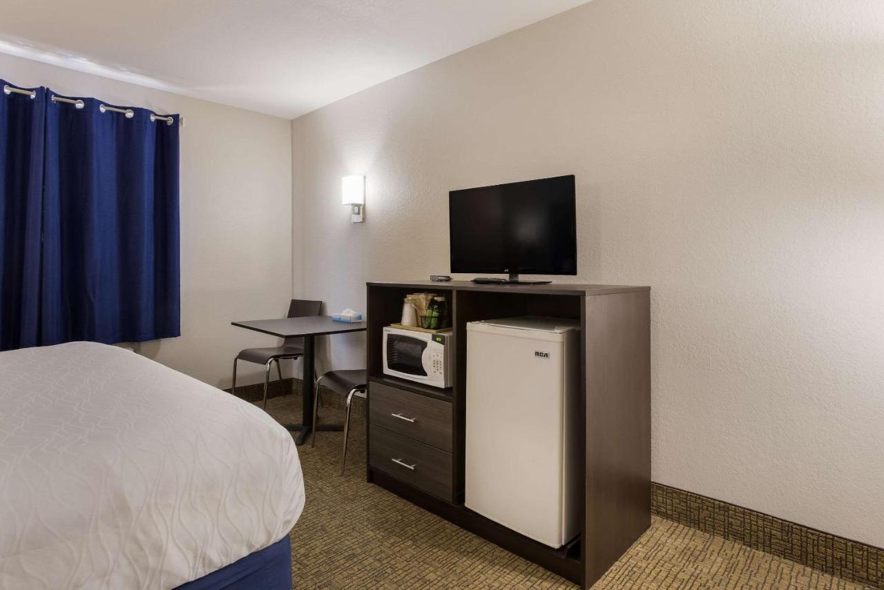 Inn Rodeway Branson, Brick House
