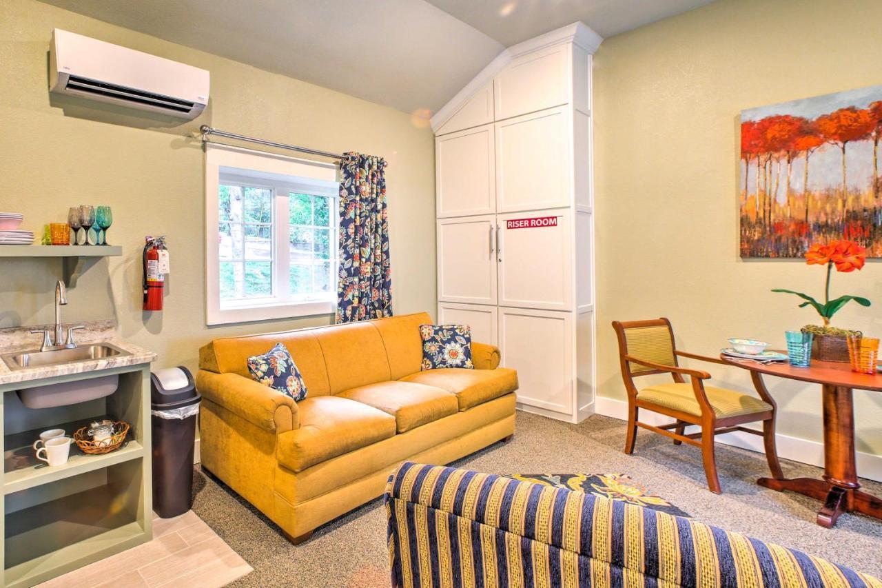 Welcoming Downtown With Pool Access! *
