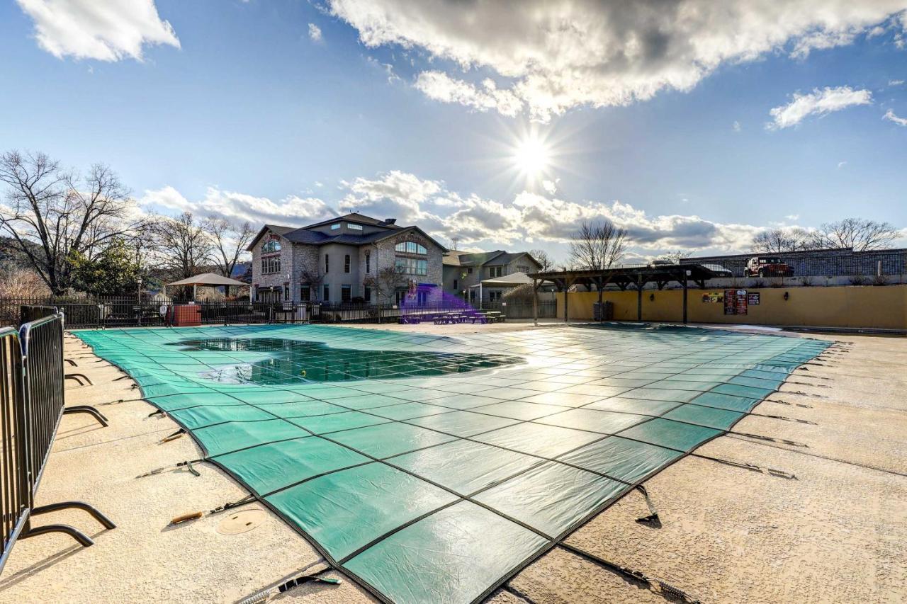 Beautiful With Golf And Pool Access! Apartment