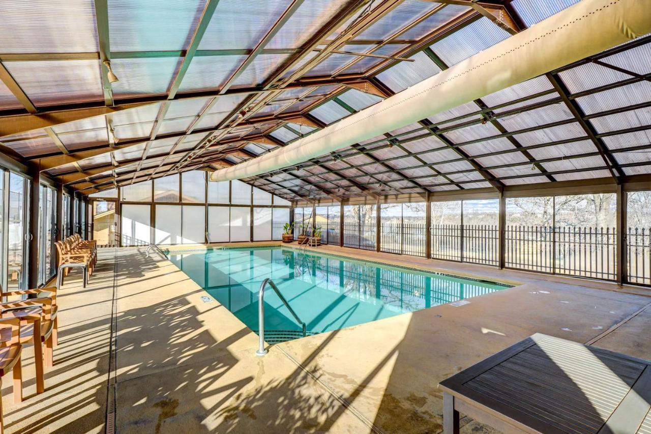 Beautiful With Golf And Pool Access! Branson