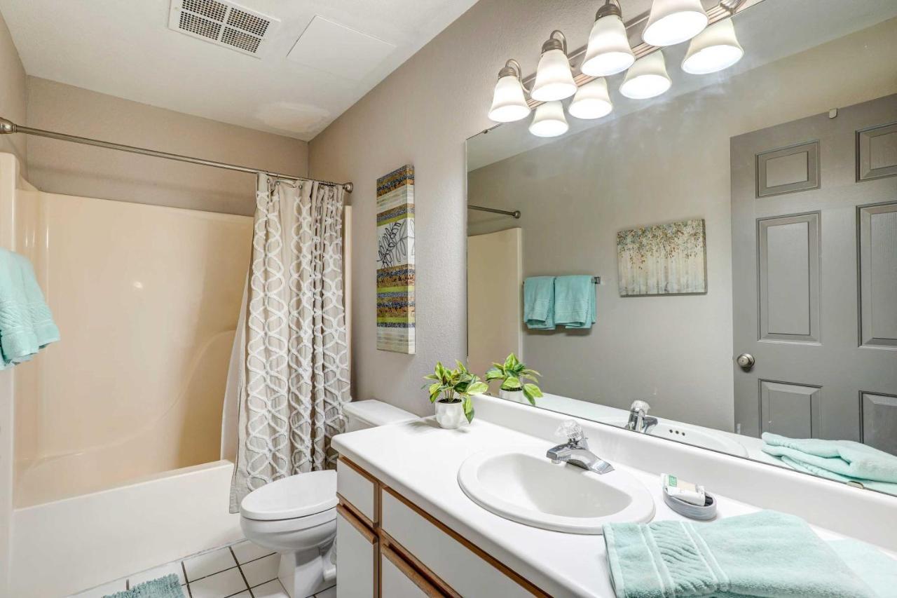 Beautiful With Golf And Pool Access! *