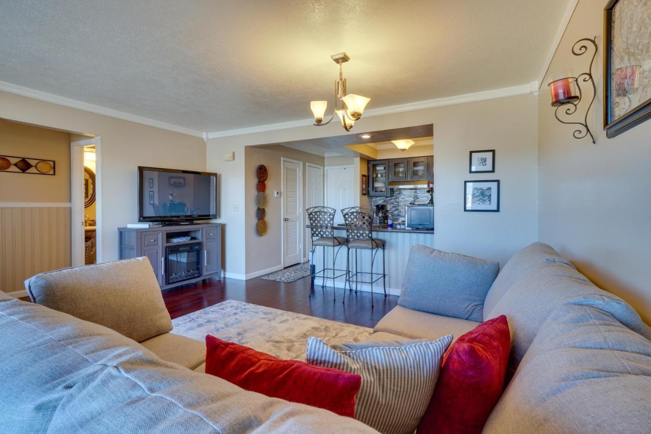 Apartment With Golf Course Views! *