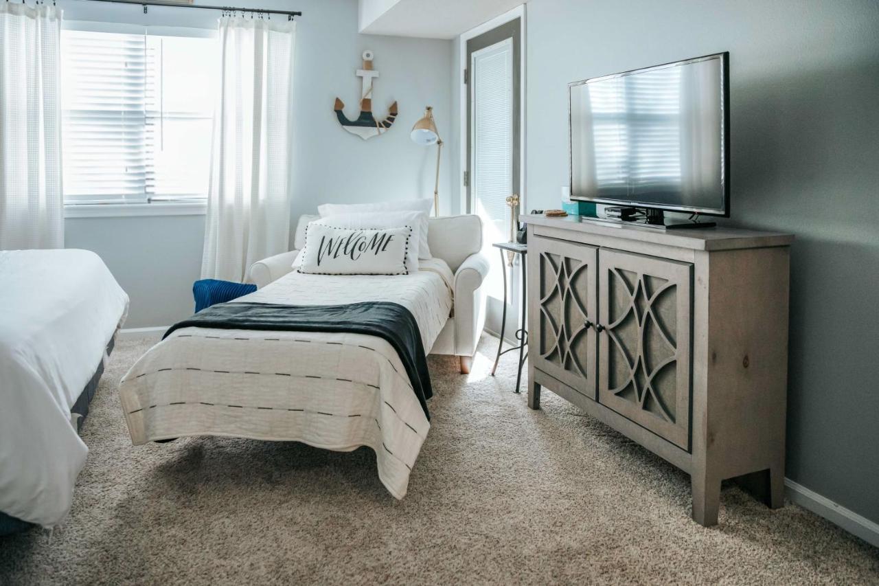 Updated With Pools And Golf Course! Apartment *