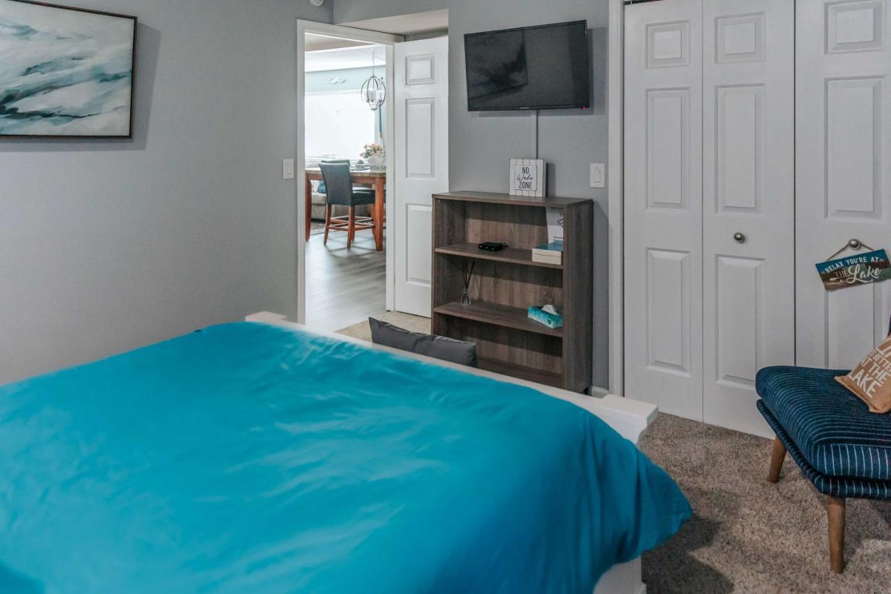 Apartment Updated With Pools And Golf Course! *
