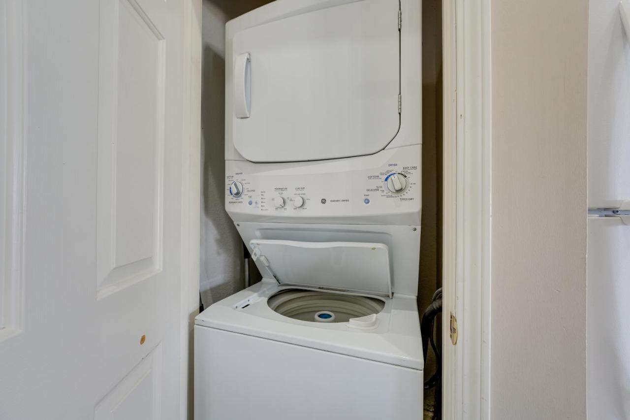 Apartment On Golf Course, 4 Mi To Downtown *