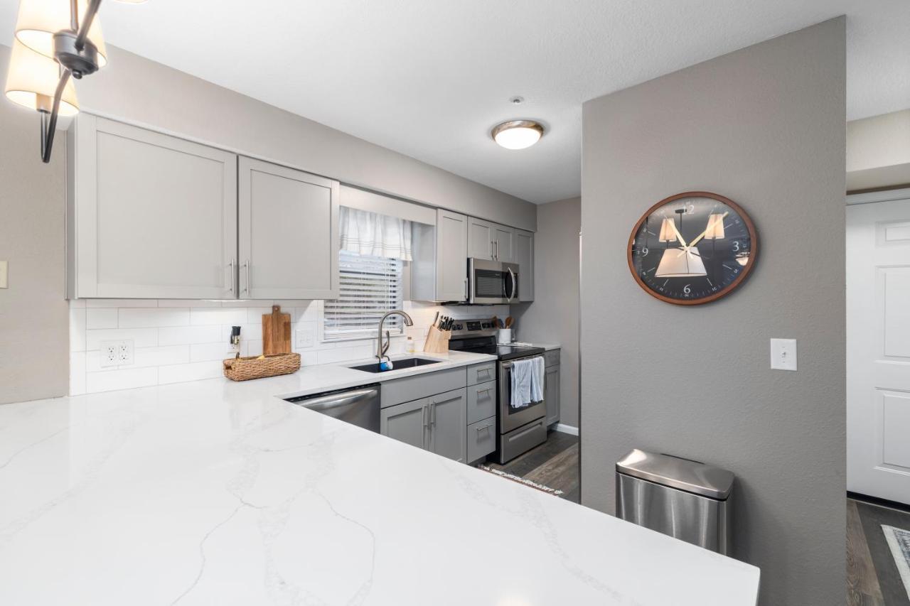 Hadley's Place At Pointe Royale, Pristine 2 Bed 2 Bath *