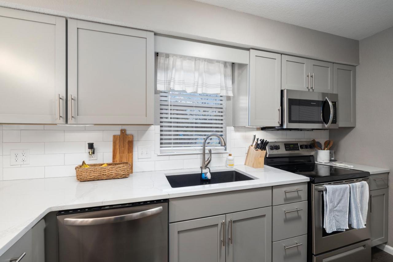 Hadley's Place At Pointe Royale, Pristine 2 Bed 2 Bath *