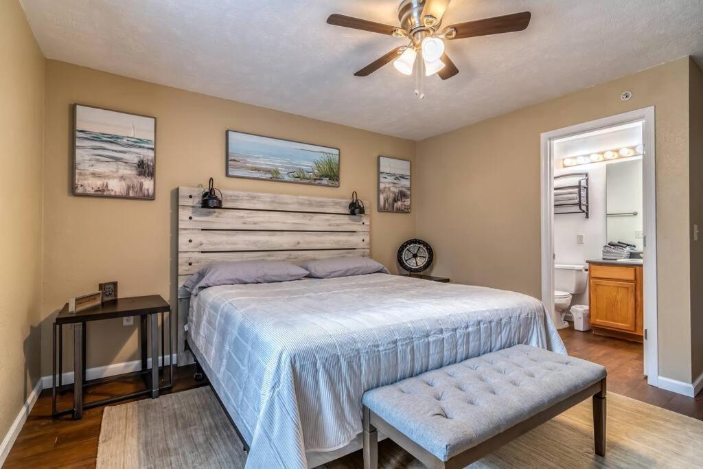 Cozy 3-bedroom Near Apartment