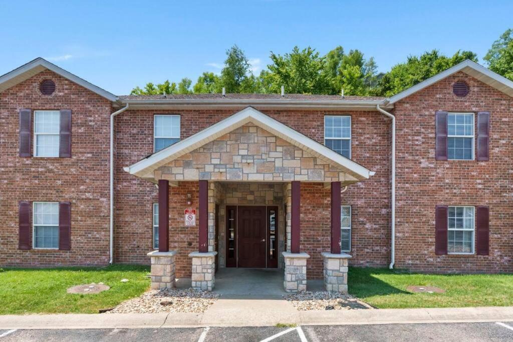 Apartment Cozy 3-bedroom Near