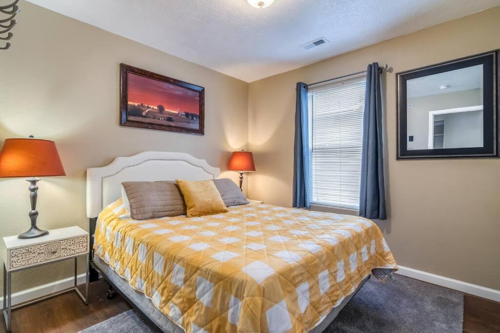 Apartment Cozy 3-bedroom Near *