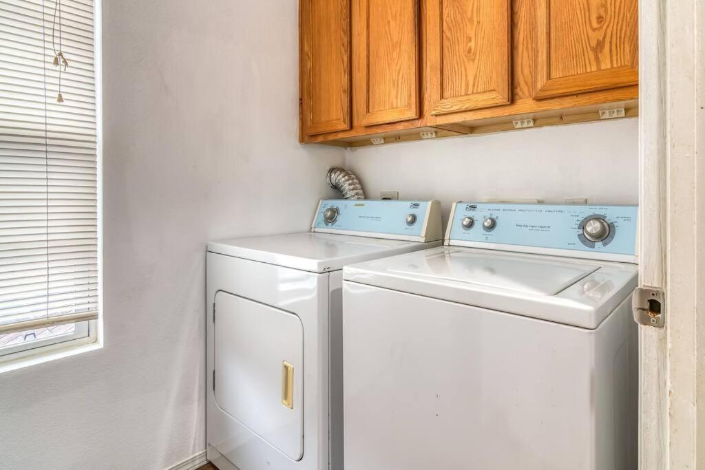 Cozy 3-bedroom Near Apartment