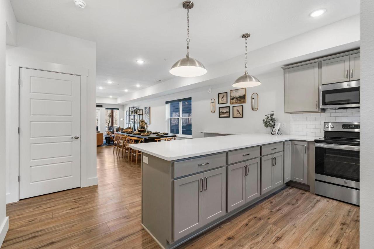 Lakeshore Living * Branson