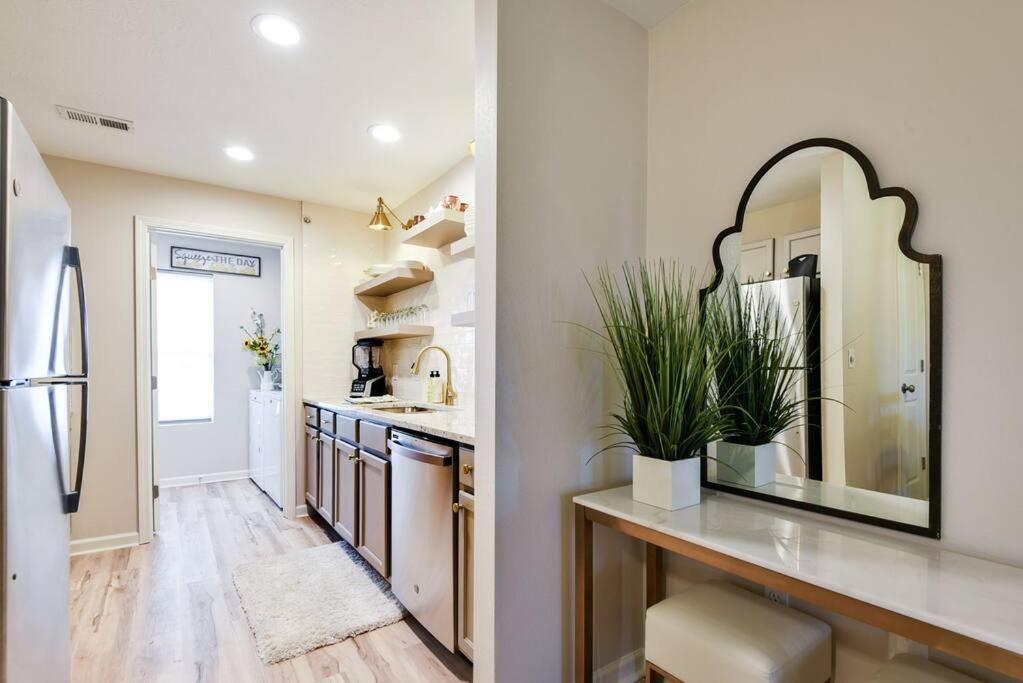 Remodeled No Steps Citrus Lane Luxury Amazing View Apartment *