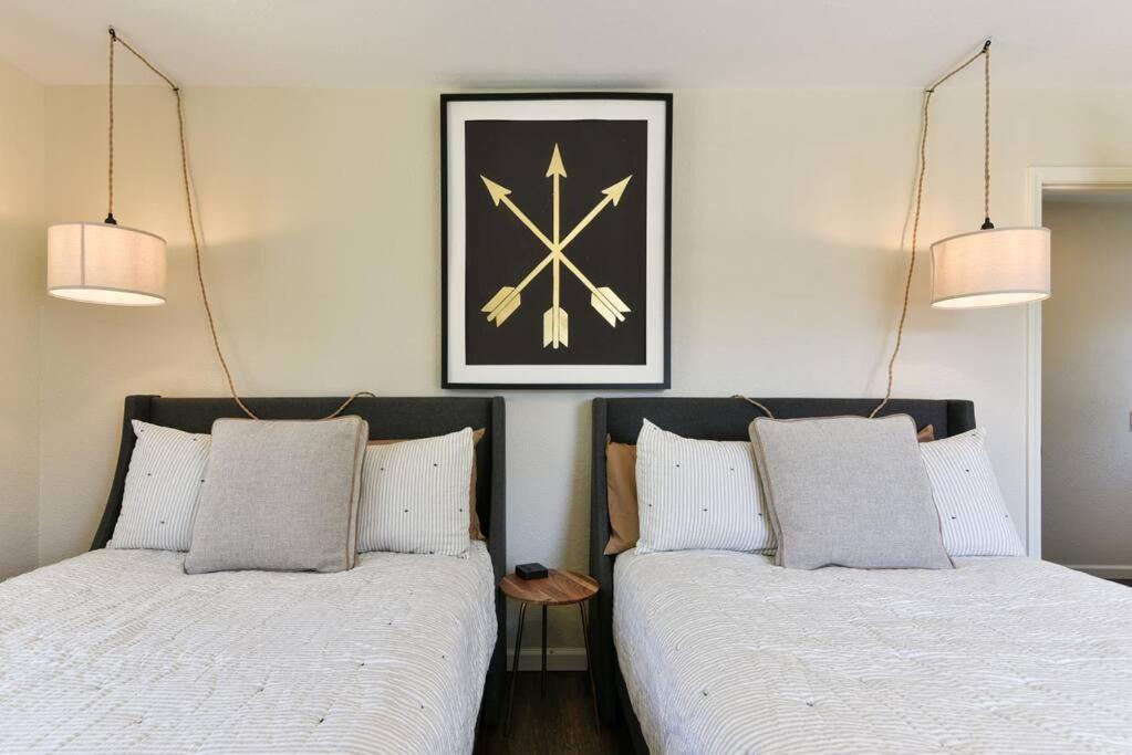 Apartment Sparkling Designer 3 Bed By Taneycomo Branson